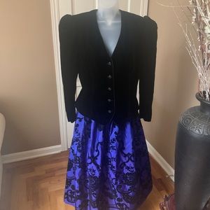 Scott McClintock vintage velvet jacket and flocked taffeta skirt. Gorgeous!❣️